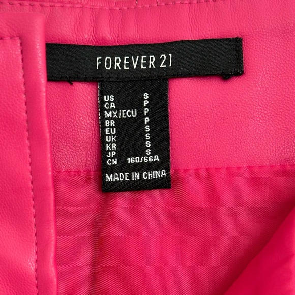 Forever 21 pink faux leather mini skirt with zipper size S - Picture 5 of 6